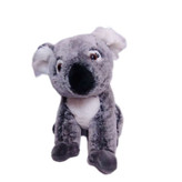 نمای نزدیک از صورت عروسک کوالا با گوشهای برجسته و چهره فانتزی کودکپسند